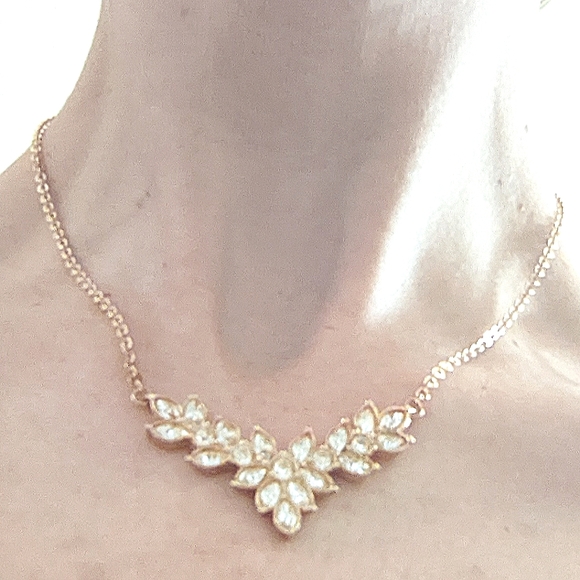 Last chance! Gold Avon Necklace - Picture 1 of 10